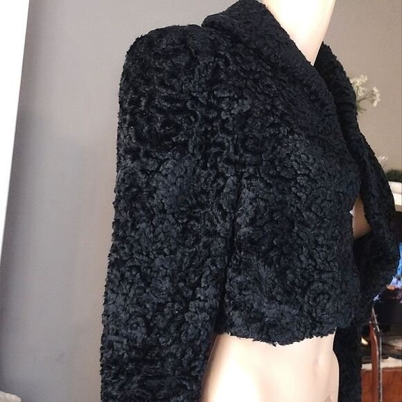 Women's Faux Black Lamb Fur, Broad Shoulder Cropped Winter Coat -Size Small? - Picture 3 of 14
